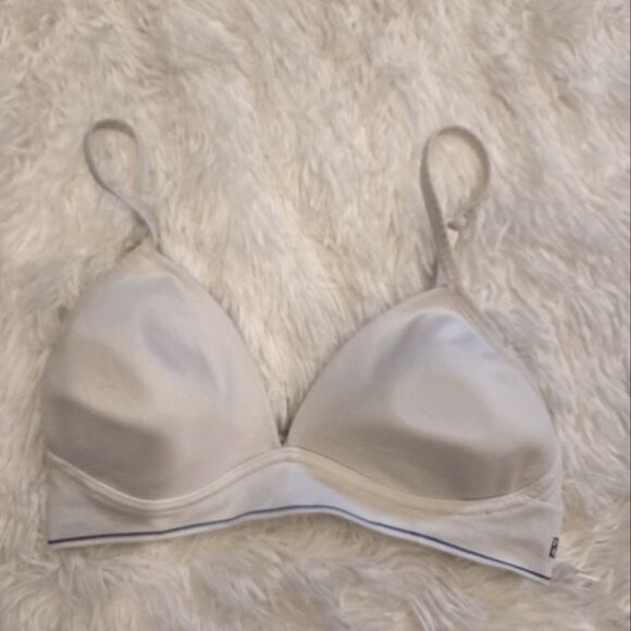 FREE WITH PURCHASE Barely There Wire Free Bra 34B - Picture 1 of 5